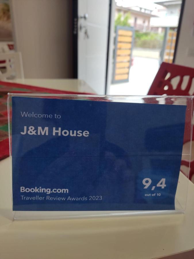 הוילה פונדי J&M House מראה חיצוני תמונה